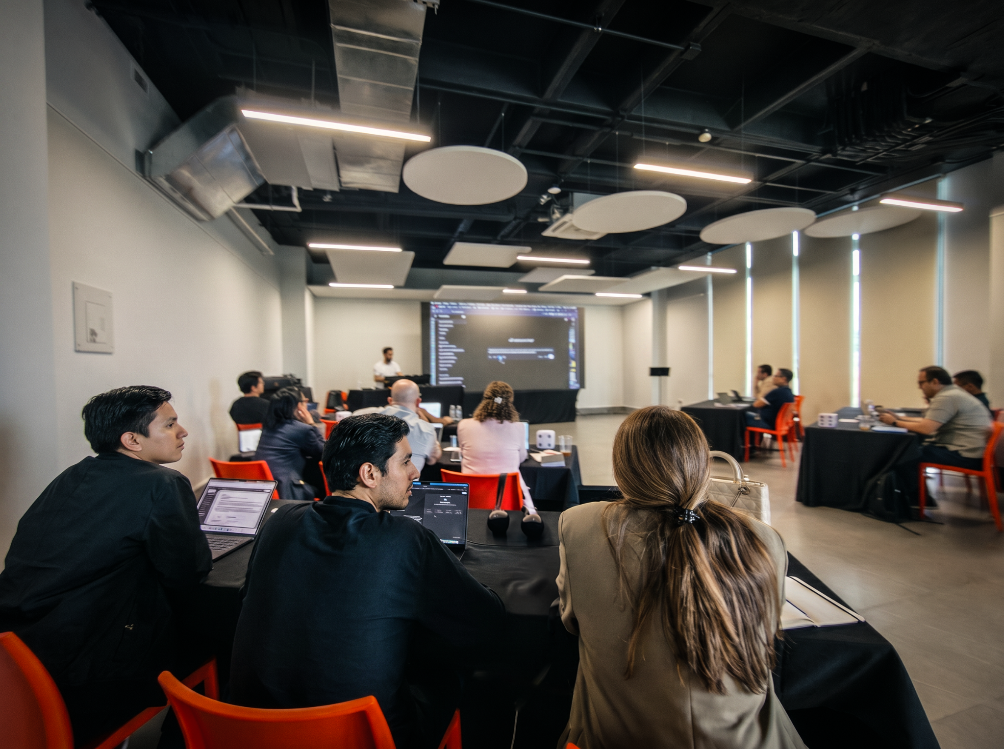 Vista general de un curso presencial de Promptología